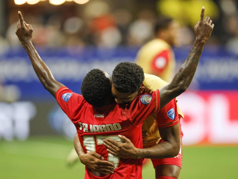 José Fajardo de Panamá (i) celebra la victoria del partido del grupo C de la Copa América 2024. EFE/EPA/ERIK S. MENOR