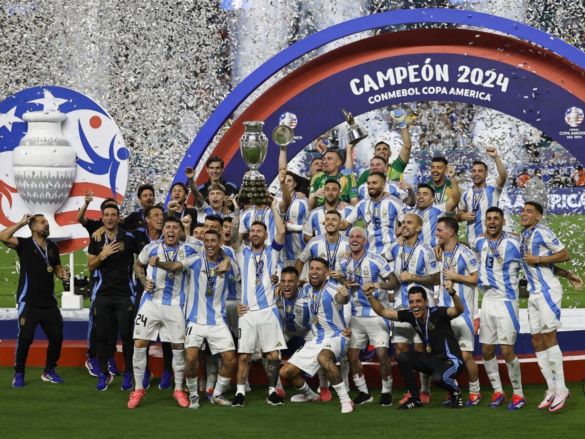 Los jugadores de Argentina celebran ganar la final de la Copa América. EFE/EPA/CJ GUNTHER