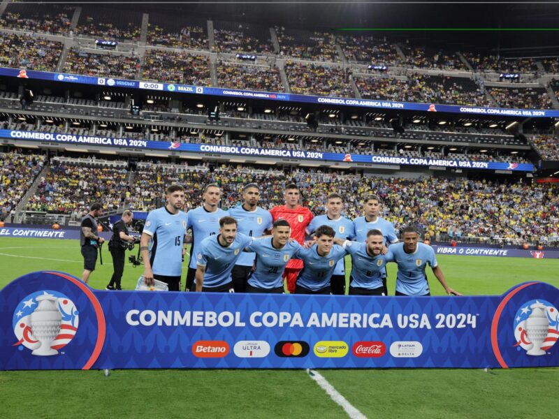 El equipo titular de Uruguay que se impuso por cobros penales a Brasil en los cuartos de final de la Copa América fue registrado el pasado 6 de julio en el estadio Allegiant de Las Vegas (Nevada, EE.UU.) EFE/Allison Dinner